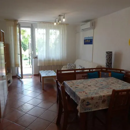 Yellow Submarine Lucija