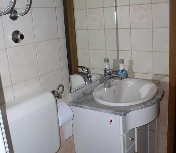 Yellow Submarine * لوسيا